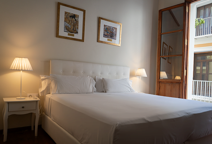Habitación Suite Deluxe con balcón.
